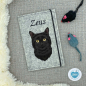 Preview: Impfpasshülle Katze Designbeispiel hellgrau meliert für die schwarze Katze